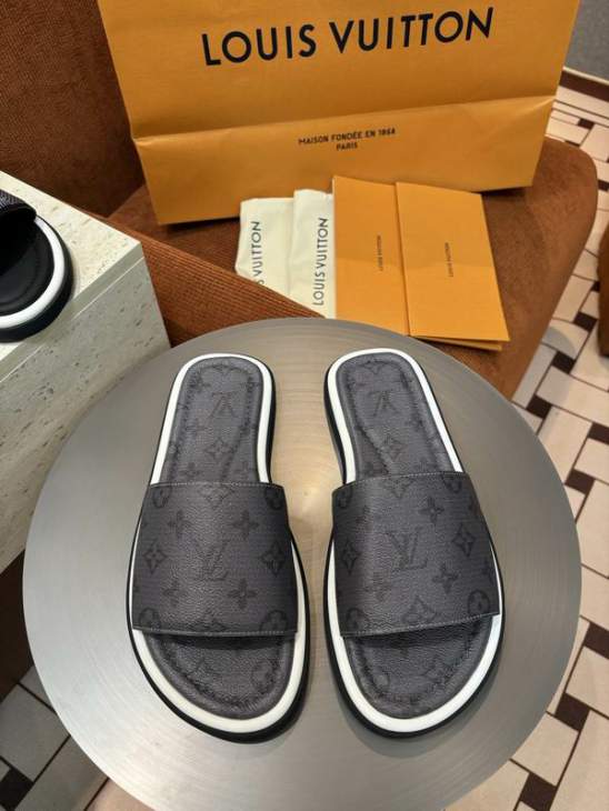 Picture of Louis Vuitton Slippers _SKULVsz38-46hnh0418988